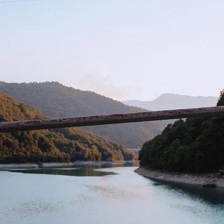 999 Jablanicko Jezero 게스트하우스 *